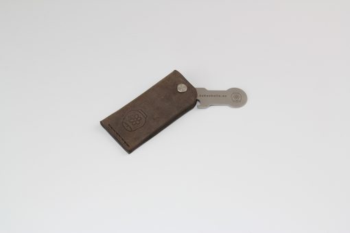 Schlüsselmäppchen mit Flaschenöffner "Chipo" aus Nubukleder braun Wildstil